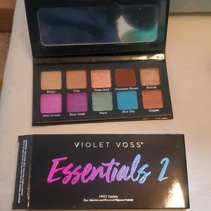 VIOLET VOSS Essentials 2